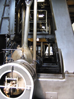 Die Kurbelwelle der Maschine