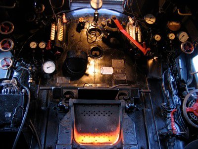 Führerstand der Dampflok 01 118 der Historischen Eisenbahn Frankfurt