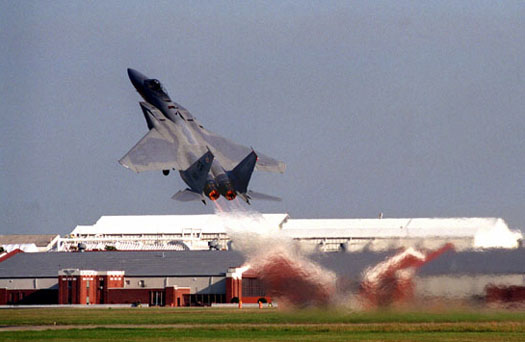 F-15E beim Start mit Nachbrenner